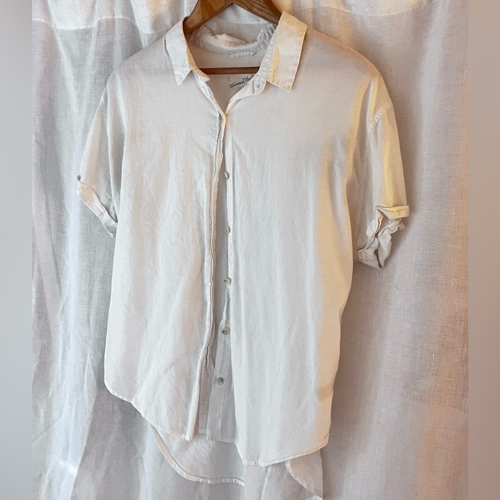 Universal Thread Casual White Button Down Shirt